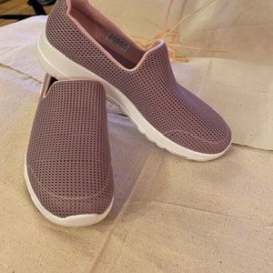 SKECHERS GOGA MAT